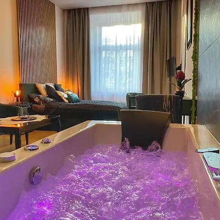 Apartament Czarny Z Jacuzzi Krakow Exterior photo