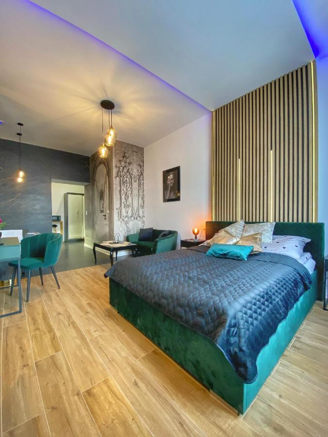 Апартаменти Czarny Z Jacuzzi *