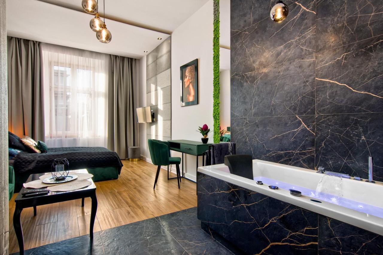 Апартаменти Czarny Z Jacuzzi *